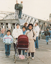 Die glückliche Tochter am Tag der Wiedervereinigung, 03. Okt. 1989 in Berlin